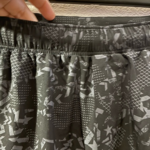 Lululemon Men Black Surge 6" Linerless Barrys Shorts M - Picture 4 of 13